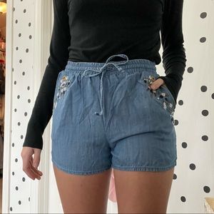 Blue rain denim flower embellished shorts, small
